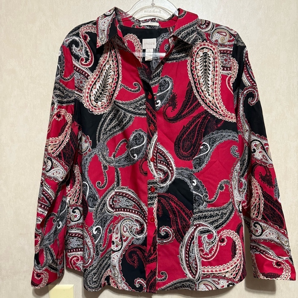 Chicos Red Black Paisley Print Cotton Non Iron V Neck Button Up Shirt